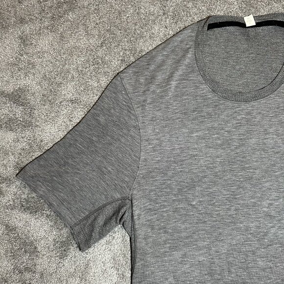 Lululemon Heather Gray Performance Short Sleeve Shirt Mens Small Stretch - Picture 2 of 10